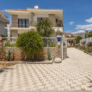 apartment-ratka.hotels-in-trogir.com/