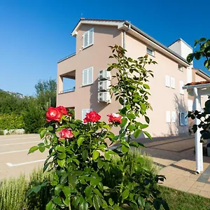 apartments-jasna-ii.primorje-gorskikotar.com/
