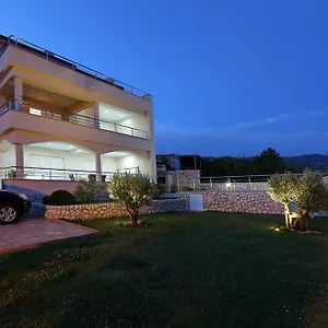 apartments-villa-residenca.primorje-gorskikotar.com/